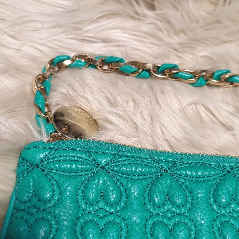 DEUX LUX Teal green quilted heart wristlet with chain strap - Picture 2 of 5